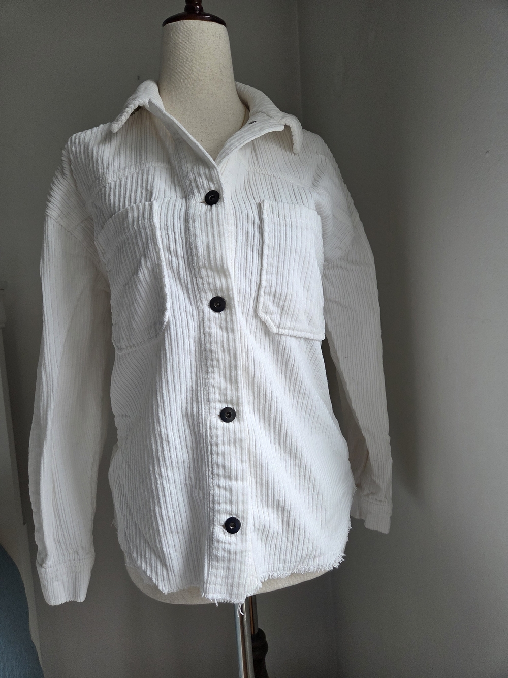 Zara Off-White Textured Button-Front Shirt Jacket with Dark Buttons